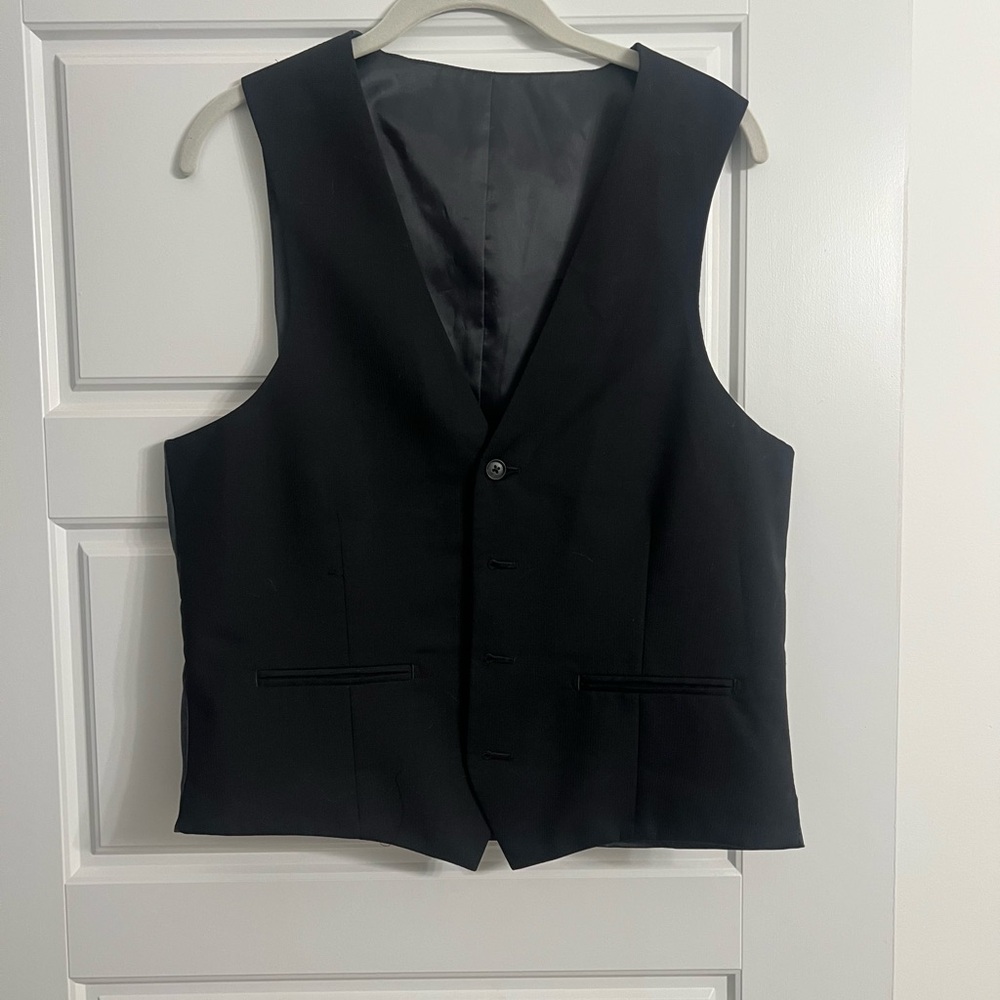 NWOT made by cam newton black vest size medium. Wool blend
